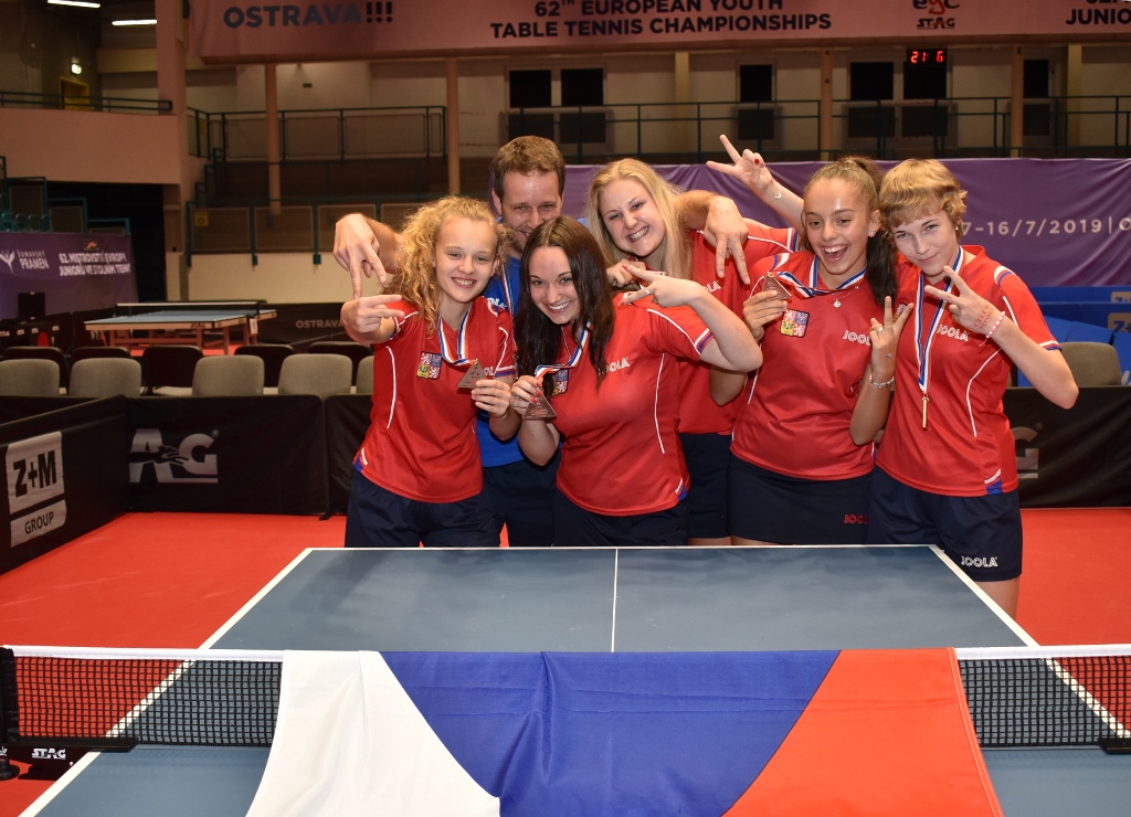 České juniorky, které v Ostravě získaly bronzové medaile v soutěži družstev. Foto: René Stejskal 